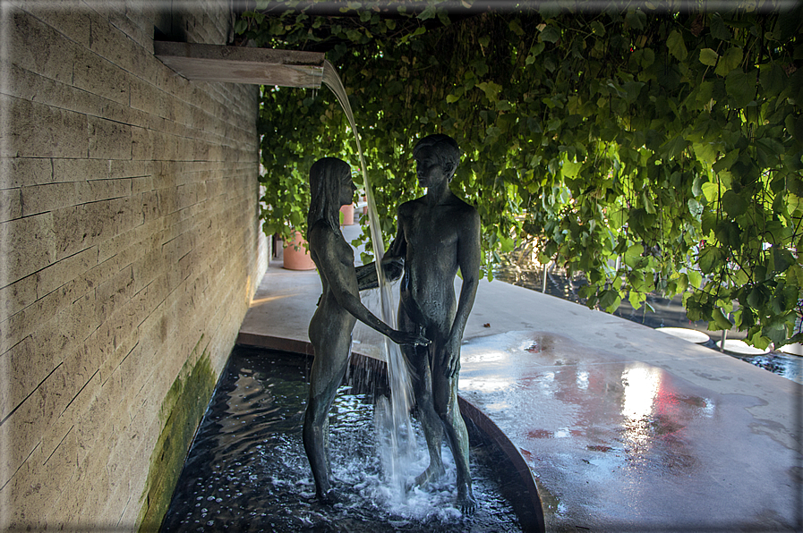 foto Giardini Trauttmansdorff - Giardino degli Innamorati e binocolo di Matteo Thun